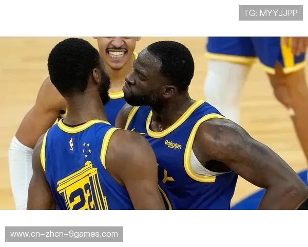 追梦格林传球失误，施罗德回头嘲笑贡献经典表情包