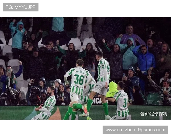 皇马进行封闭战术演练,三后卫阵型应对贝蒂斯边路冲击 皇马进行封闭战术演练,三后卫阵型应对贝蒂斯边路冲击